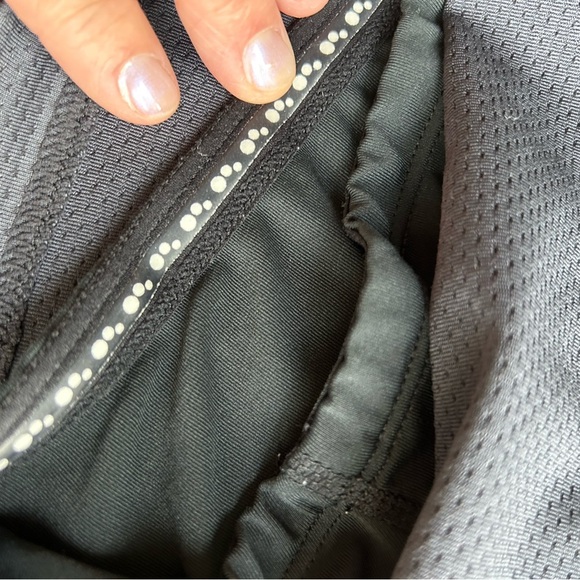 Brook’s Equilibrium Running Skort. Charcoal grey. Excellent condition. Pocket - Picture 10 of 11